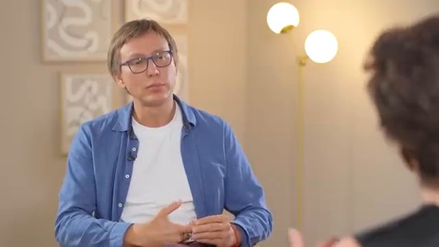 Прикладной материал акцентирует внимание на женской перспективе — как женщине… (06:52)