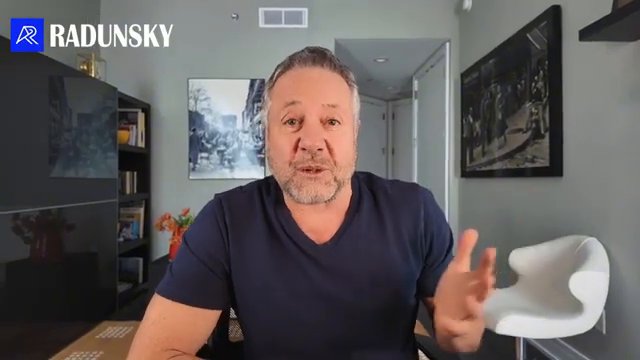Частная оценка WeWork на пике — $47 млрд. (08:44)